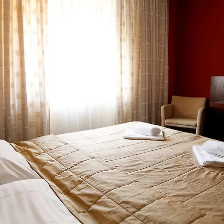 London Hotel 3*